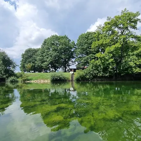 Nobleja Kolpa - Big Berry Metlika Апартаменты Gradac