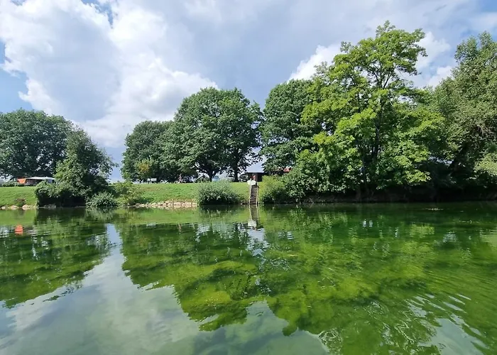 Nobleja Kolpa - Big Berry Metlika شقة Gradac